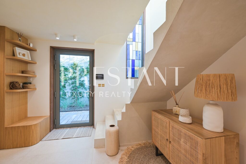 Maison – 6 pièces – 3 chambres – 140 m²