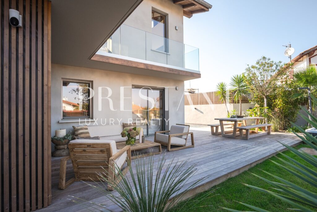 Maison – 6 pièces – 3 chambres – 140 m²