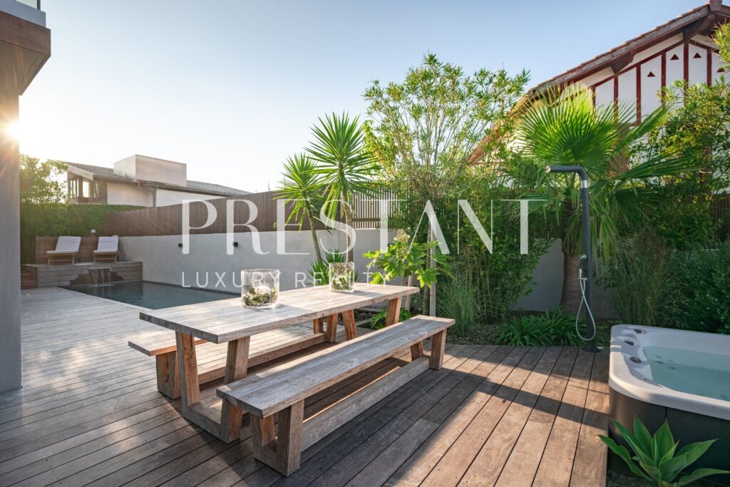 Maison – 6 pièces – 3 chambres – 140 m²