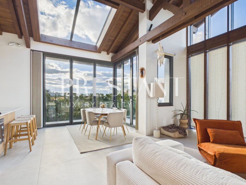 Maison – 6 pièces – 3 chambres – 140 m²