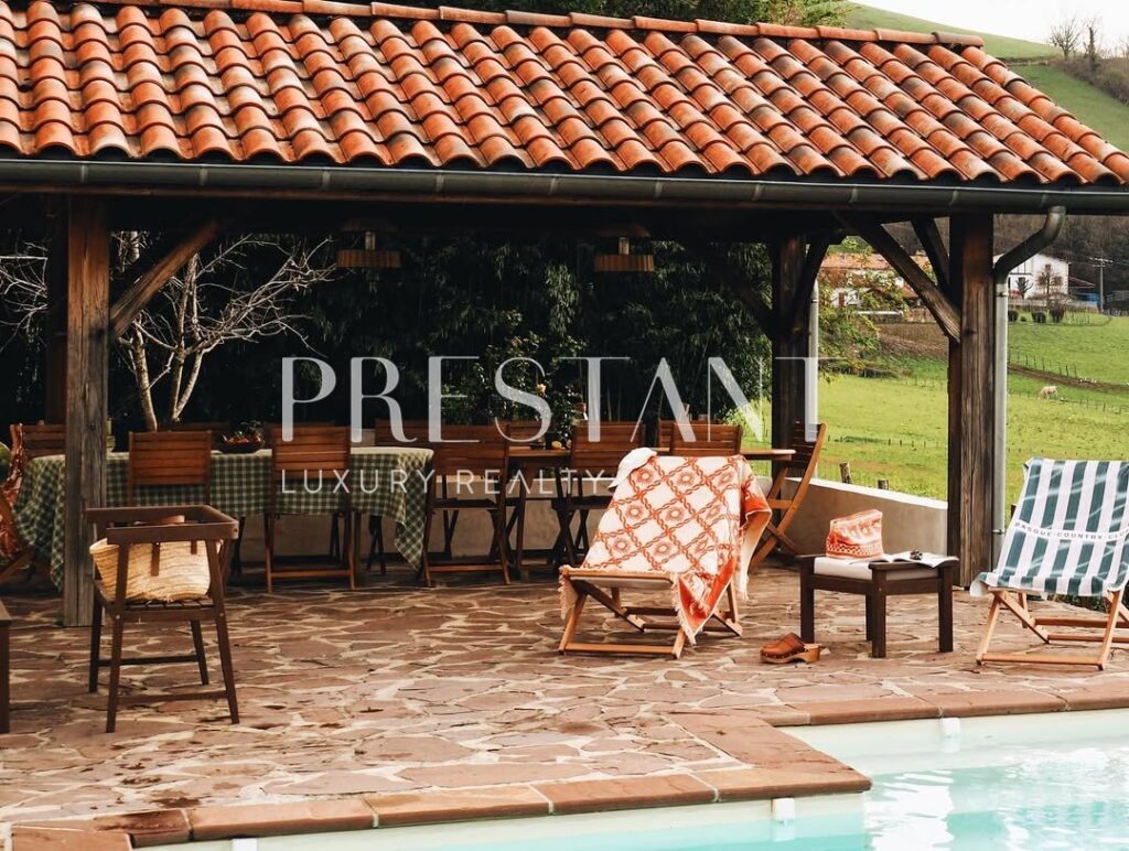 Maison – 11 pièces – 8 chambres – 250 m²