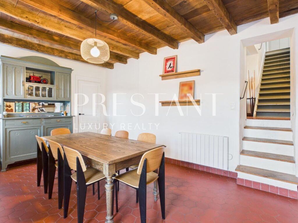 Maison – 11 pièces – 8 chambres – 250 m²