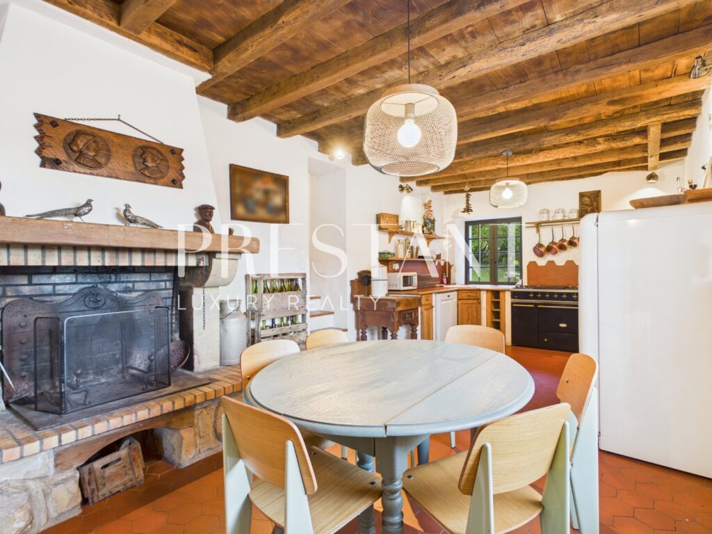 Maison – 11 pièces – 8 chambres – 250 m²