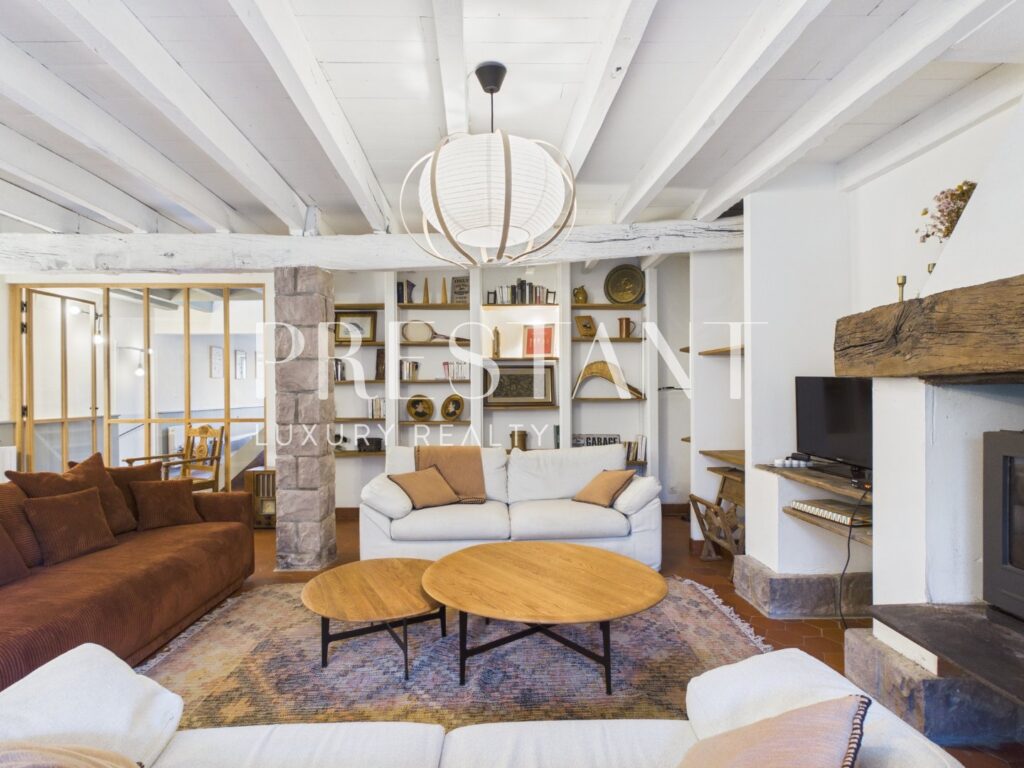 Maison – 11 pièces – 8 chambres – 250 m²