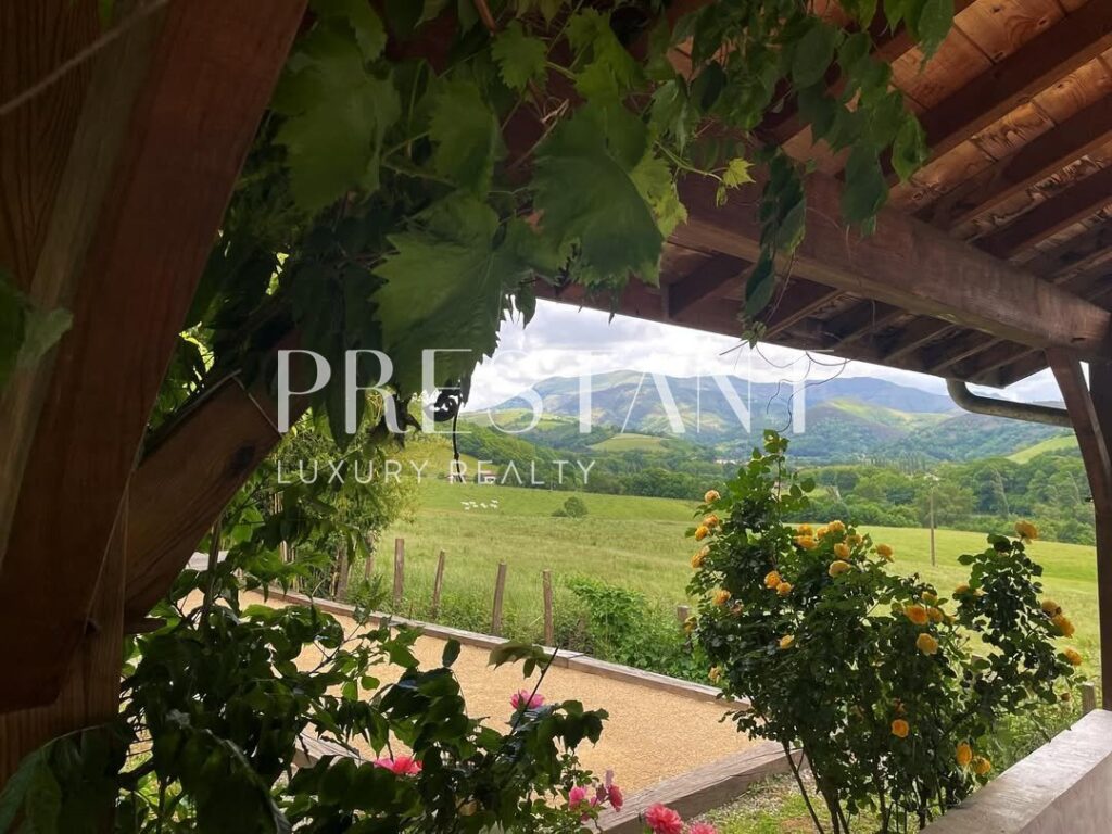 Maison – 11 pièces – 8 chambres – 250 m²