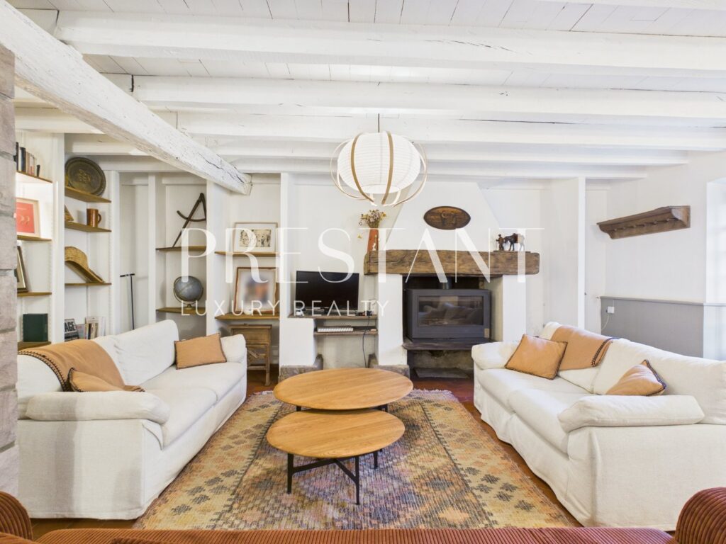 Maison – 11 pièces – 8 chambres – 250 m²