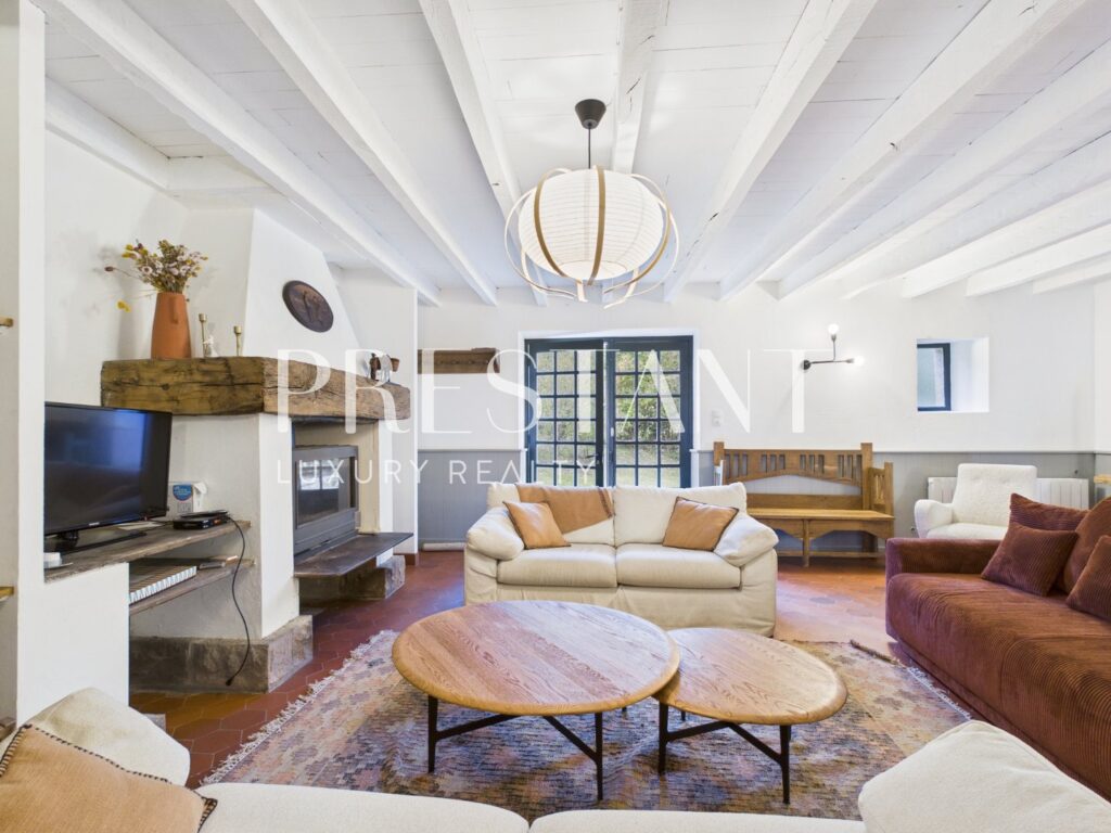 Maison – 11 pièces – 8 chambres – 250 m²