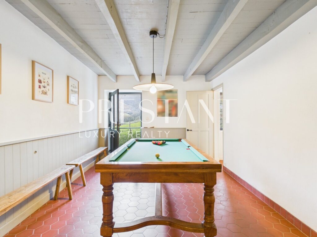 Maison – 11 pièces – 8 chambres – 250 m²