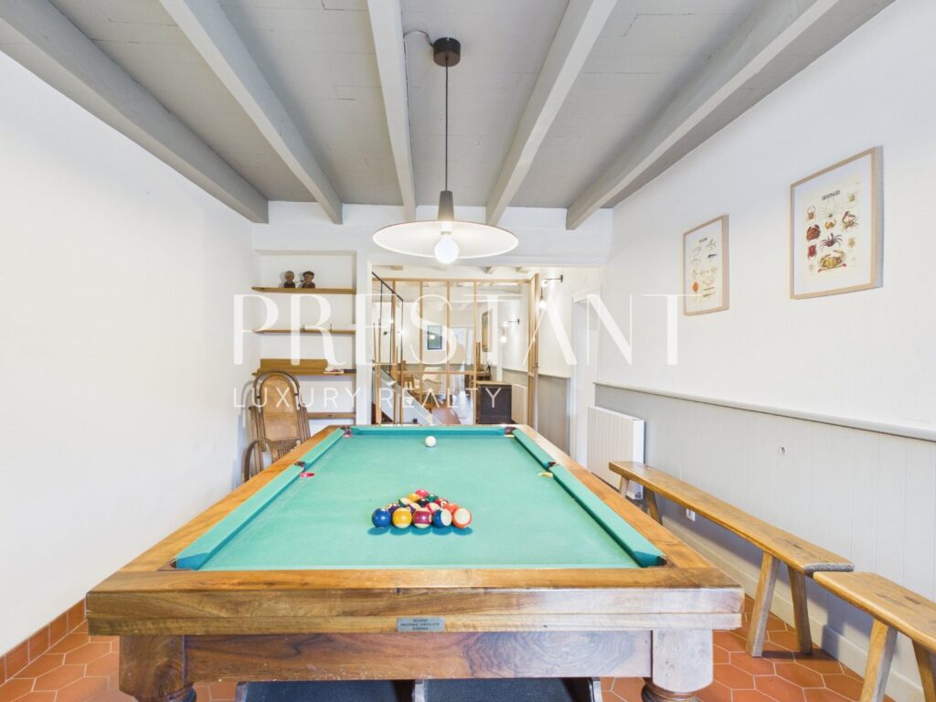 Maison – 11 pièces – 8 chambres – 250 m²