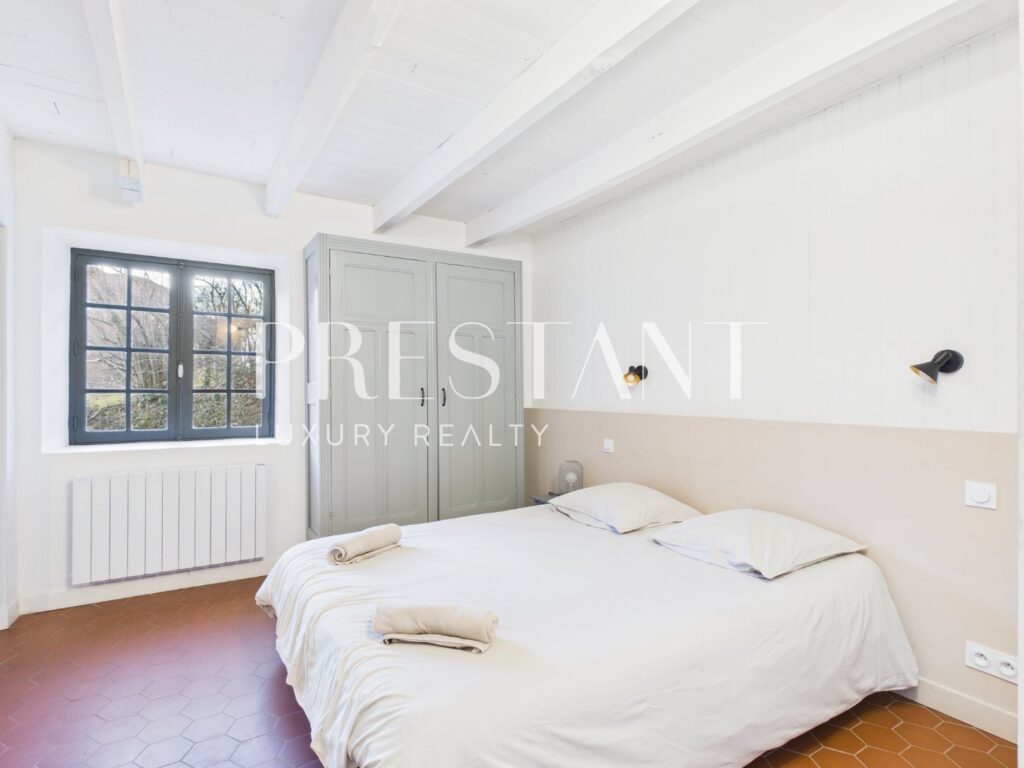 Maison – 11 pièces – 8 chambres – 250 m²