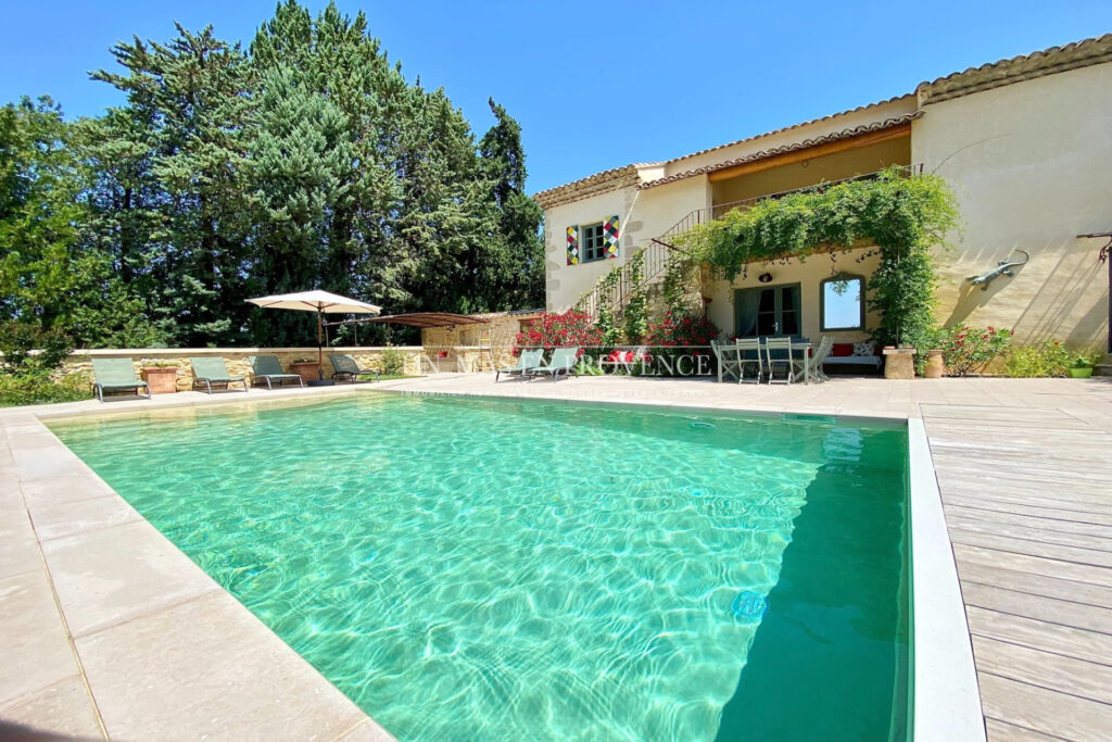 Location saisonnière ? Séjour de charme dans un Mas Provençal  – 6 pièces – 5 chambres