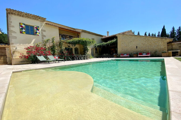 Location saisonnière ? Séjour de charme dans un Mas Provençal  – 6 pièces – 5 chambres