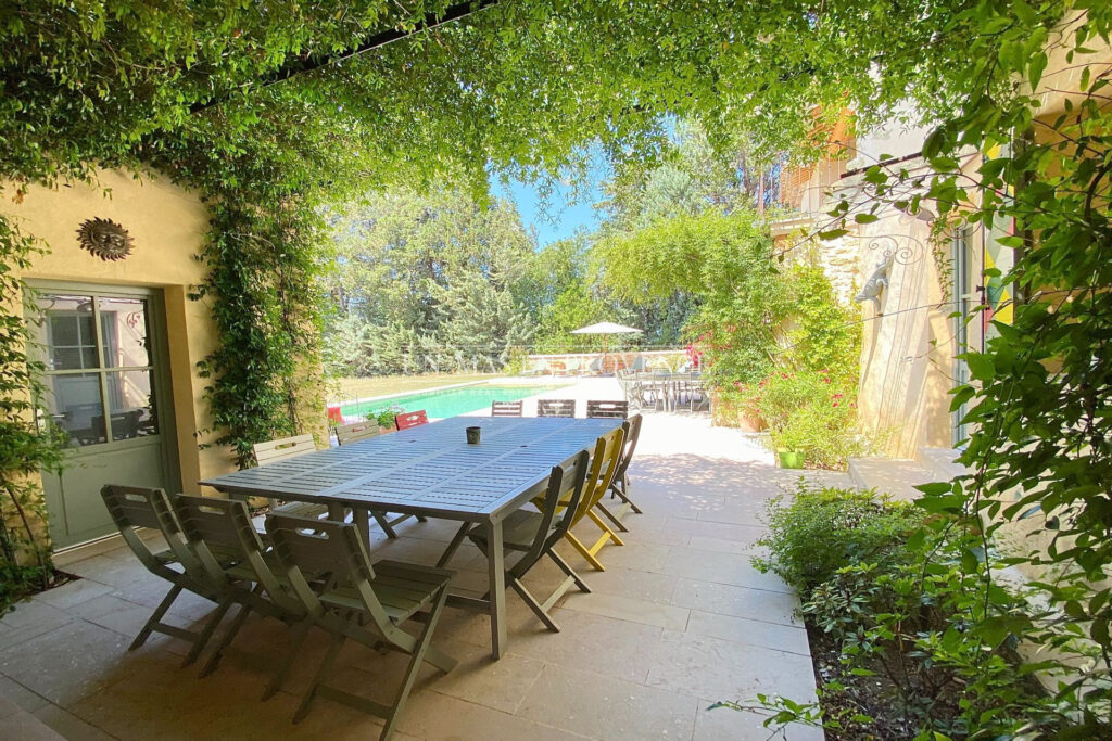 Location saisonnière ? Séjour de charme dans un Mas Provençal  – 6 pièces – 5 chambres