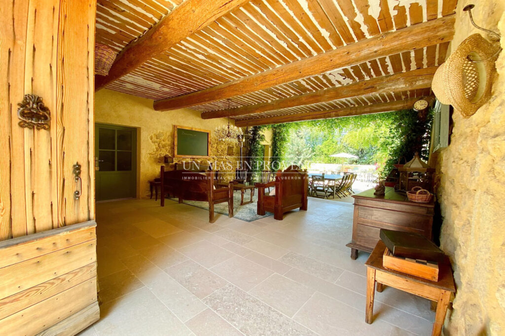 Location saisonnière ? Séjour de charme dans un Mas Provençal  – 6 pièces – 5 chambres