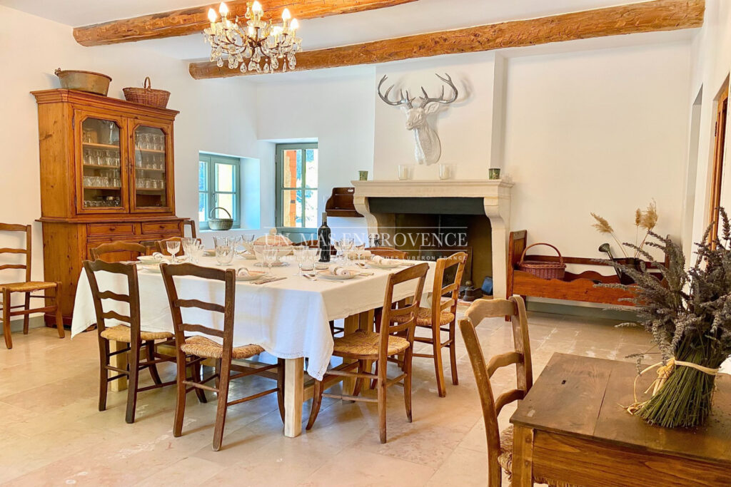 Location saisonnière ? Séjour de charme dans un Mas Provençal  – 6 pièces – 5 chambres