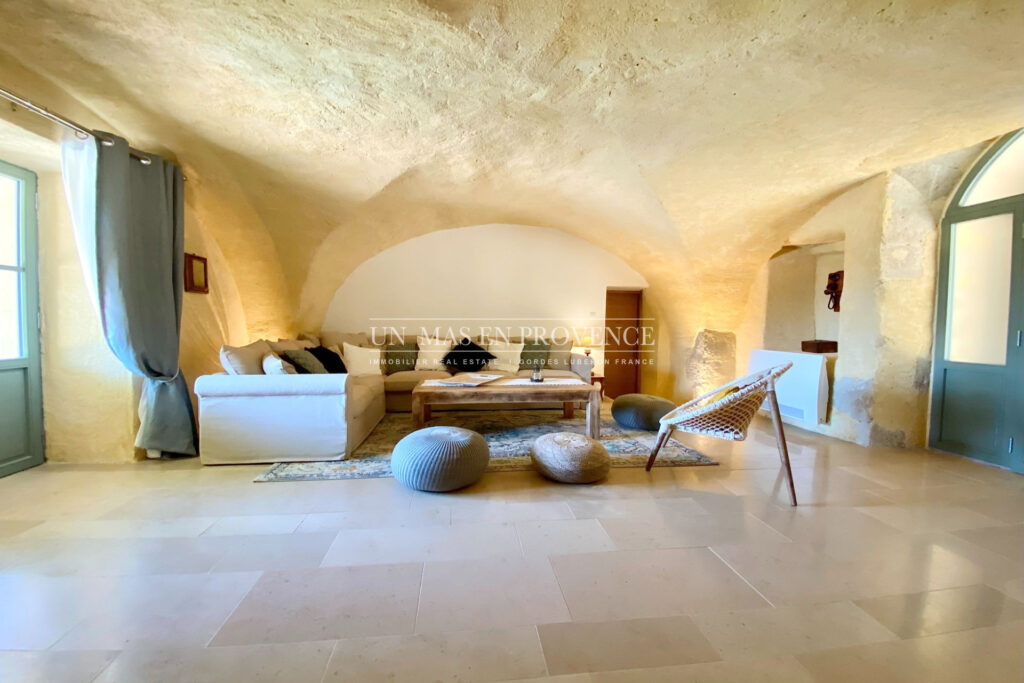Location saisonnière ? Séjour de charme dans un Mas Provençal  – 6 pièces – 5 chambres