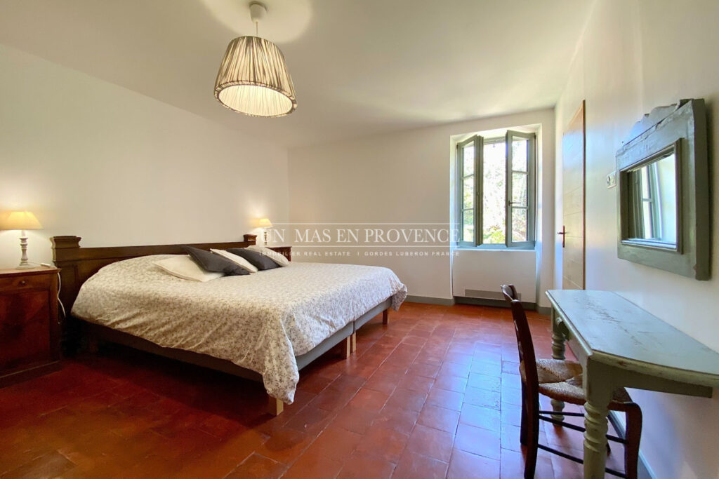 Location saisonnière ? Séjour de charme dans un Mas Provençal  – 6 pièces – 5 chambres