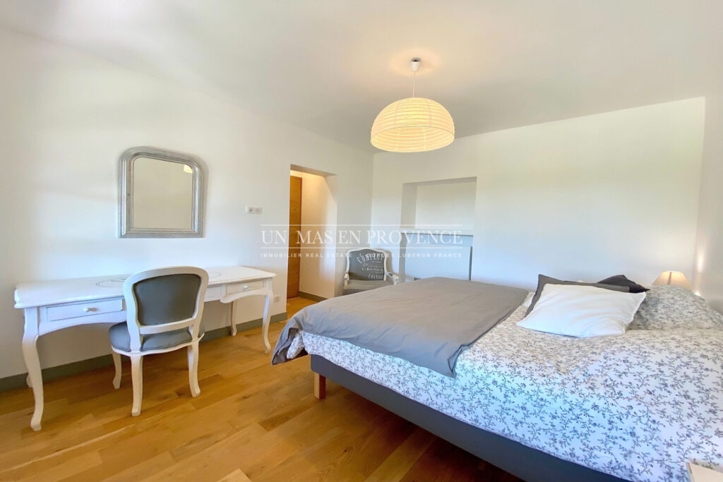 Location saisonnière ? Séjour de charme dans un Mas Provençal  – 6 pièces – 5 chambres