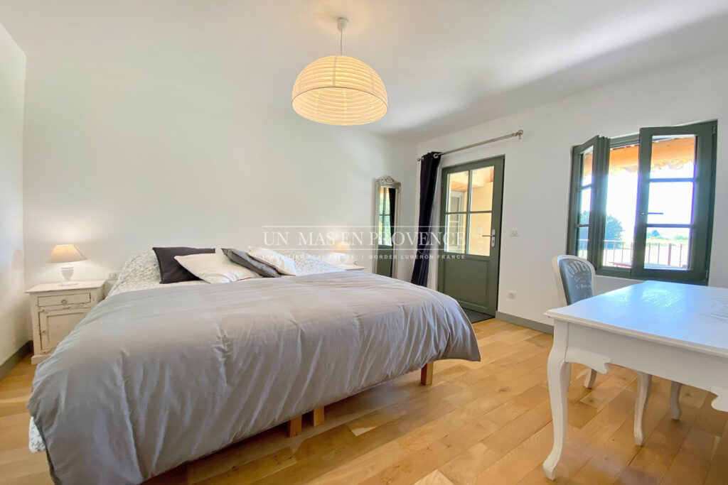 Location saisonnière ? Séjour de charme dans un Mas Provençal  – 6 pièces – 5 chambres