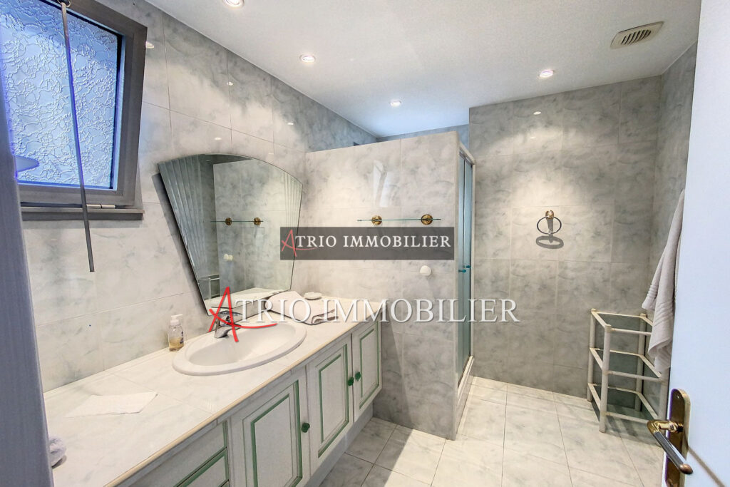 location villa 5 Pièce(s) – 5 pièces – 4 chambres – 276.00 m²