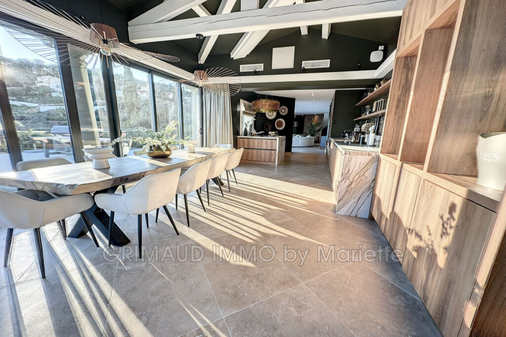 Villa sur 4170m² terrain avec vue dégagée et vue mer, compléte – 6 pièces – 6 chambres – 300.00 m²