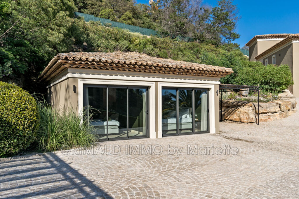 Villa sur 4170m² terrain avec vue dégagée et vue mer, compléte – 6 pièces – 6 chambres – 300.00 m²