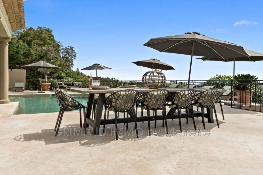 Villa sur 4170m² terrain avec vue dégagée et vue mer, compléte – 6 pièces – 6 chambres – 300.00 m²