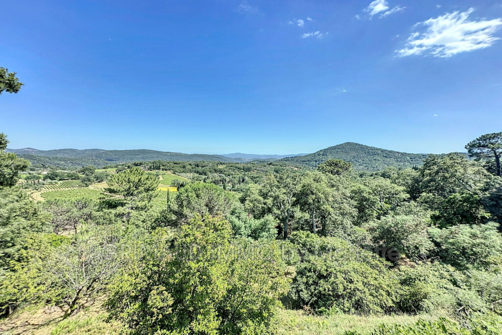 Propriété de Caractère sur 2,1 Hectares avec Vue Dégagée et Ap – 6 pièces – 5 chambres – 180.00 m²