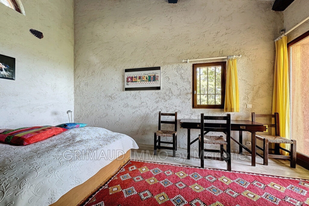 Propriété de Caractère sur 2,1 Hectares avec Vue Dégagée et Ap – 6 pièces – 5 chambres – 180.00 m²