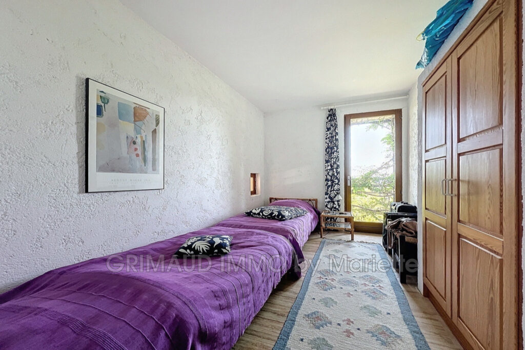 Propriété de Caractère sur 2,1 Hectares avec Vue Dégagée et Ap – 6 pièces – 5 chambres – 180.00 m²