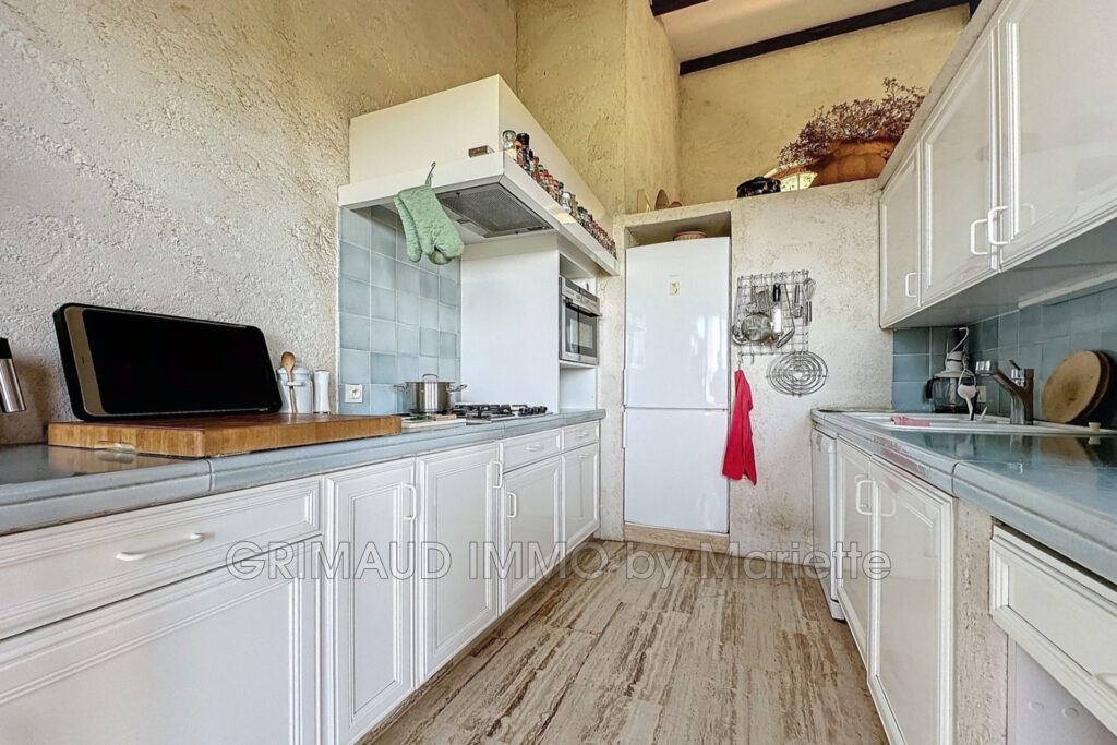 Propriété de Caractère sur 2,1 Hectares avec Vue Dégagée et Ap – 6 pièces – 5 chambres – 180.00 m²