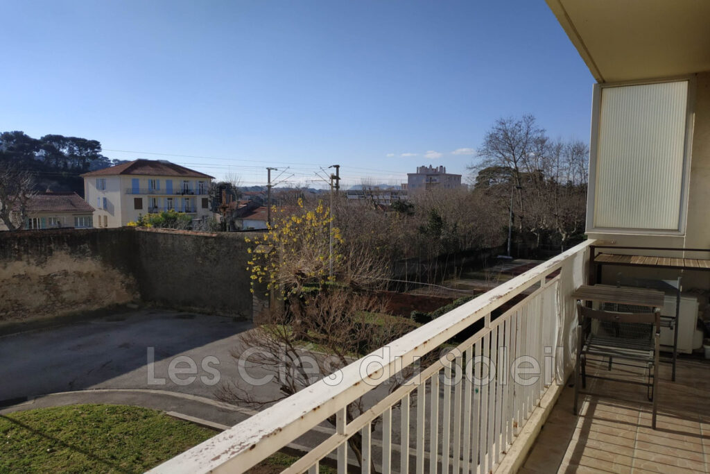 Appartement T3 MEUBLE avec cave et balcon à TOULON – 3 pièces – 2 chambres – 57.73 m²