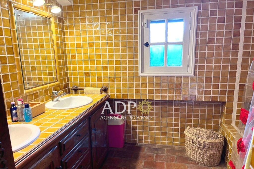 vente maison 4 Pièce(s) – 4 pièces – 2 chambres – 150.00 m²