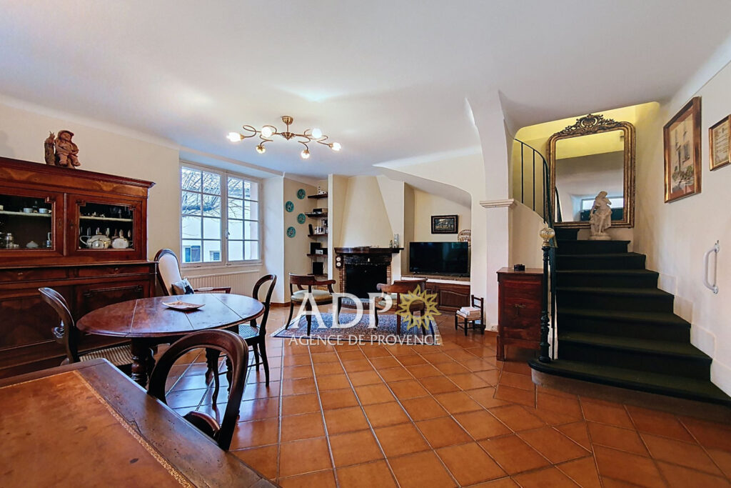 vente maison de village – NR pièces – 2 chambres – 85.00 m²