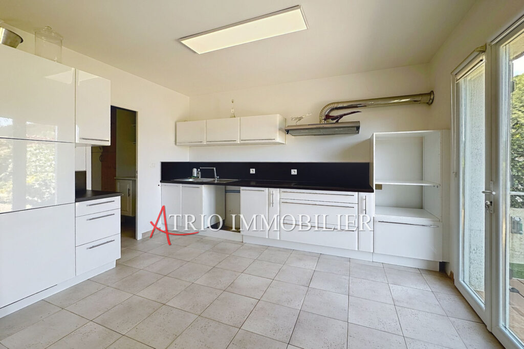 Au calme, belle villa mitoyenne de 90m²+ garage, offrant une d – 4 pièces – 3 chambres – 92.00 m²