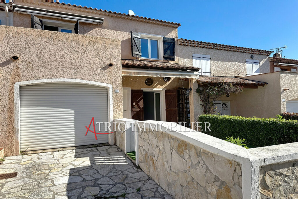 Au calme, belle villa mitoyenne de 90m²+ garage, offrant une d – 4 pièces – 3 chambres – 92.00 m²