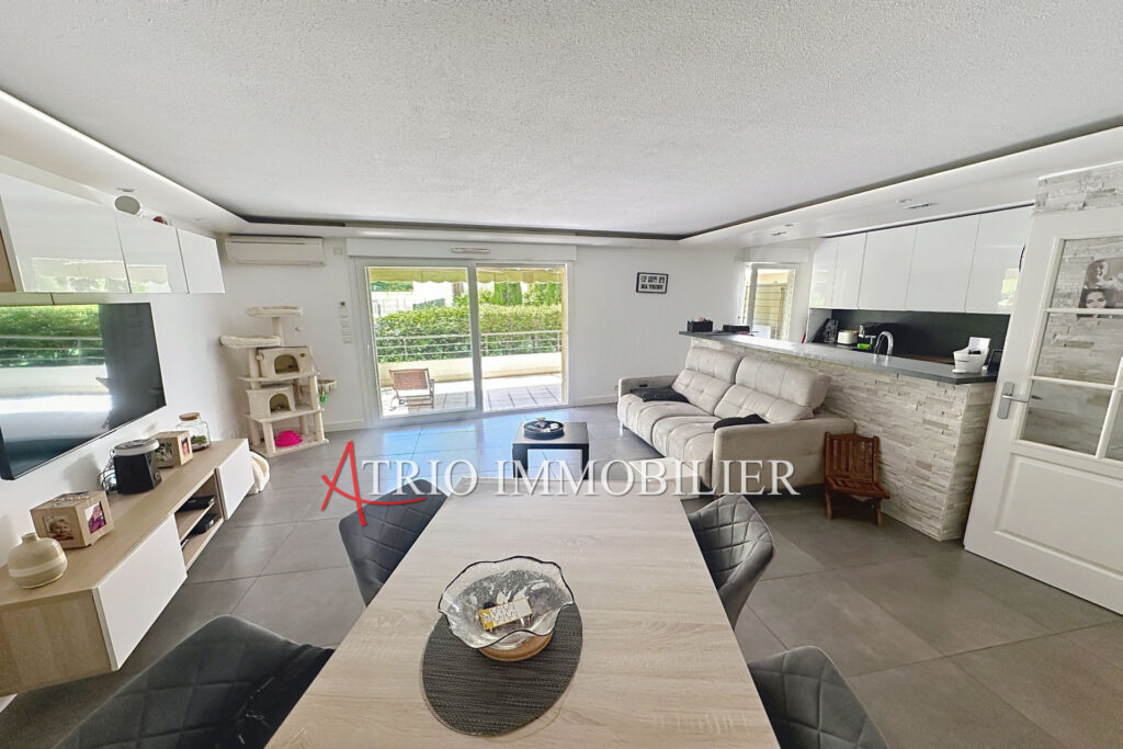 Dans une superbe résidence avec piscine au calme, magnifique 3 – 3 pièces – 2 chambres – 78.00 m²