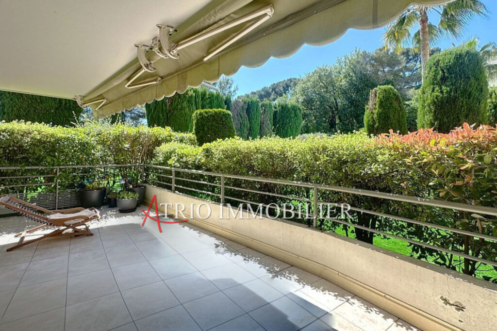 Dans une superbe résidence avec piscine au calme, magnifique 3 – 3 pièces – 2 chambres – 78.00 m²