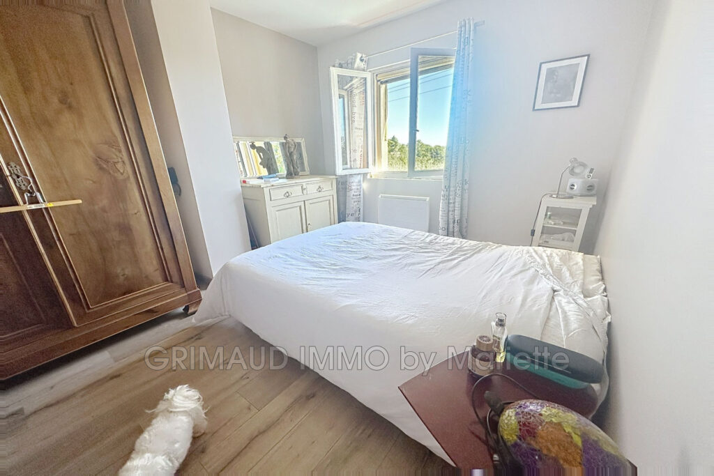 maison avec 4 chambres, piscine et garage – 5 pièces – 4 chambres – 118.95 m²