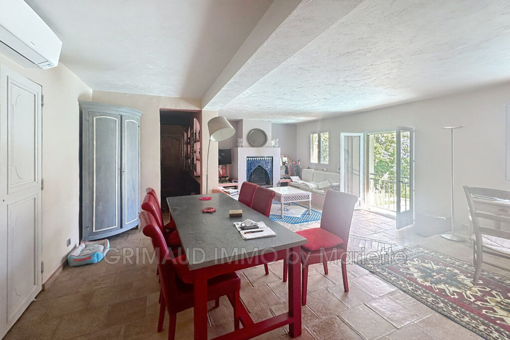 maison avec 4 chambres, piscine et garage – 5 pièces – 4 chambres – 118.95 m²