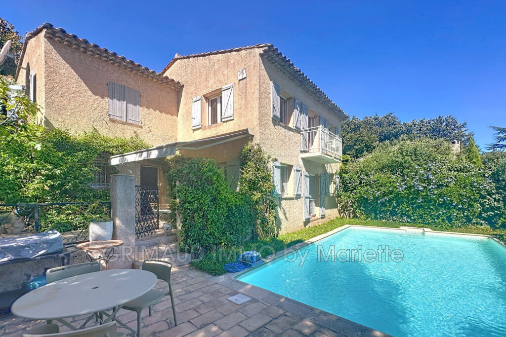 maison avec 4 chambres, piscine et garage – 5 pièces – 4 chambres – 118.95 m²