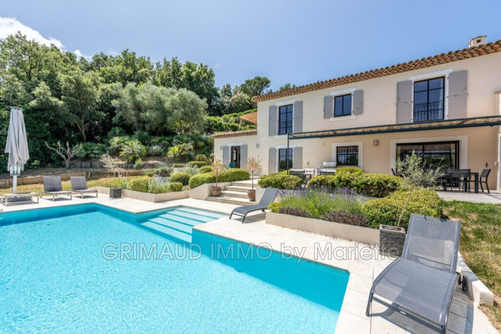 Dans domaine avec piscine et tennis, belle maison completement – 6 pièces – 4 chambres – 261.00 m²