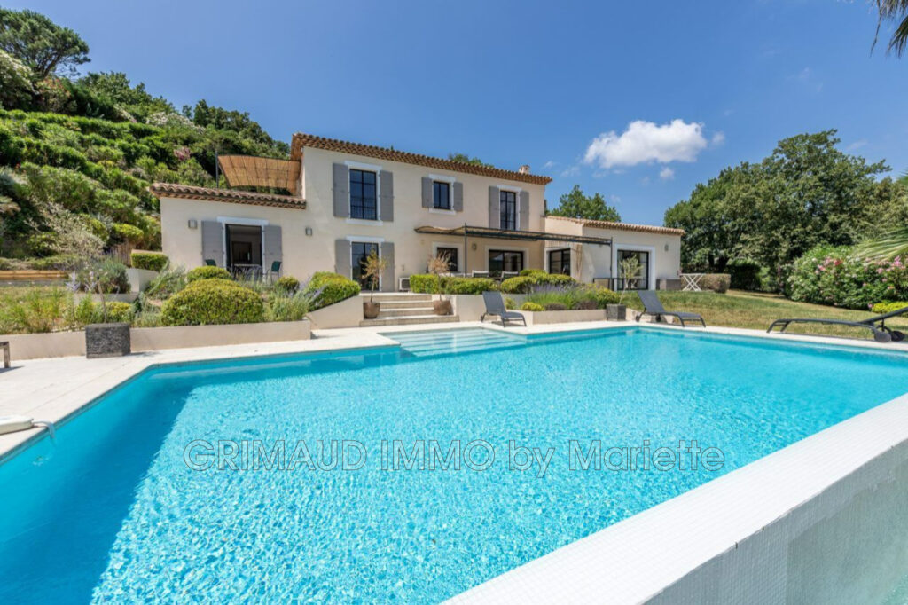 Dans domaine avec piscine et tennis, belle maison completement – 6 pièces – 4 chambres – 261.00 m²