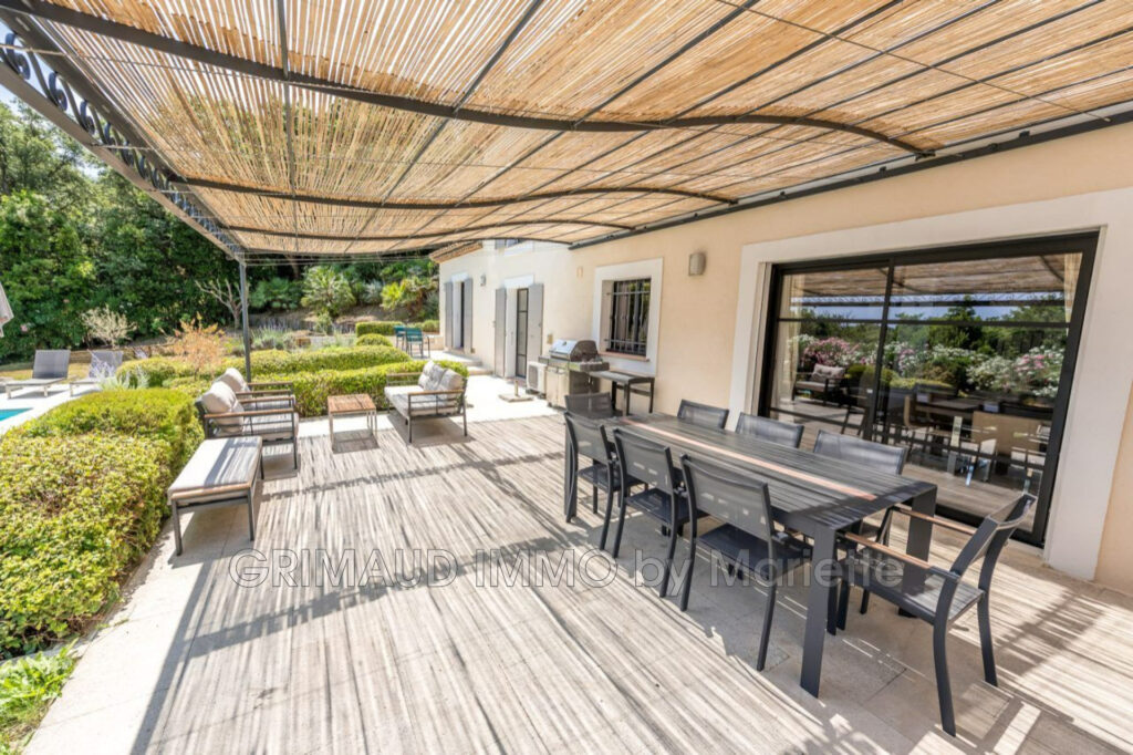 Dans domaine avec piscine et tennis, belle maison completement – 6 pièces – 4 chambres – 261.00 m²