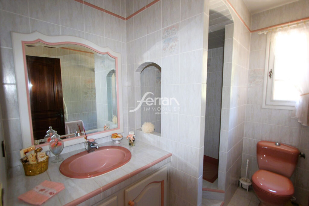 A vendre Maison de 130m² proche village de Flayosc 1851m² de t – 4 pièces – 2 chambres – 130.00 m²