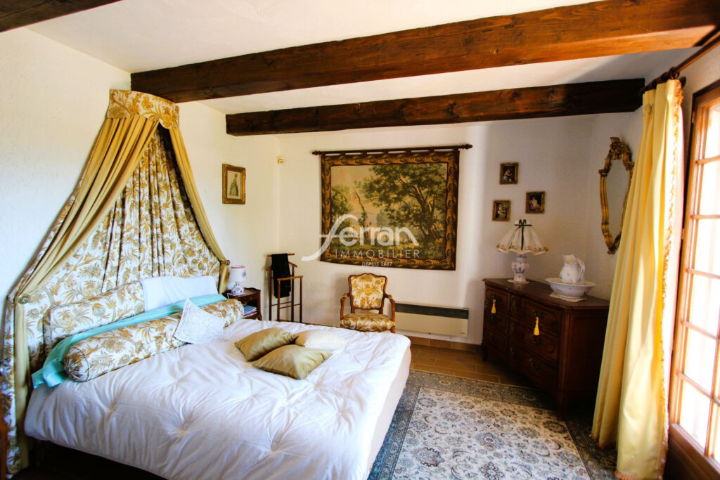 A vendre Maison de 130m² proche village de Flayosc 1851m² de t – 4 pièces – 2 chambres – 130.00 m²