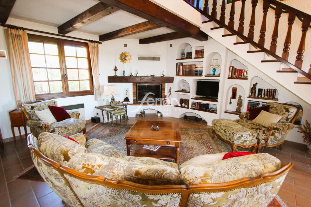 A vendre Maison de 130m² proche village de Flayosc 1851m² de t – 4 pièces – 2 chambres – 130.00 m²