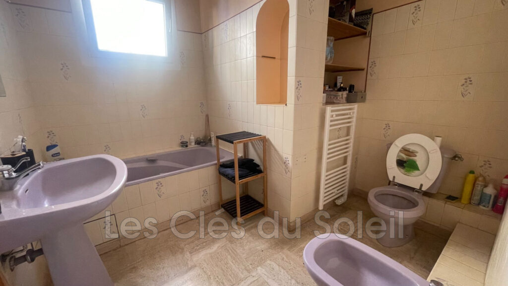 Brignoles, Maison de village de type 5 avec garage  Maison de  – 5 pièces – 3 chambres – 107.00 m²