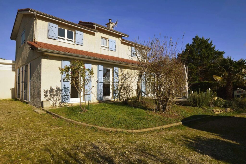 vente maison 8 Pièce(s) – 8 pièces – 6 chambres – 183.00 m²