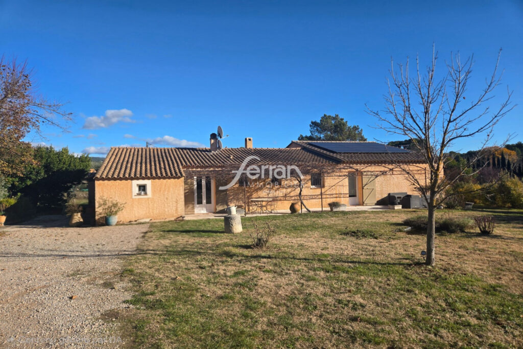 À vendre à Salernes villa 4 chambres sur un terrain de 4000m²  – 5 pièces – 4 chambres – 170.00 m²